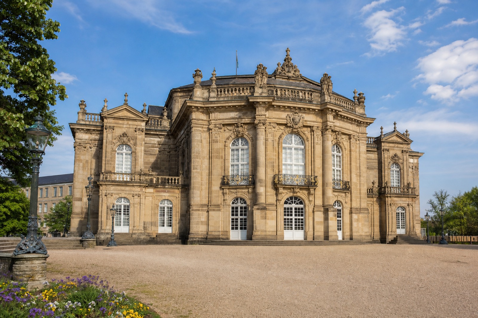 Festspielhaus Bayreuth – Mülltonnenservice tonns