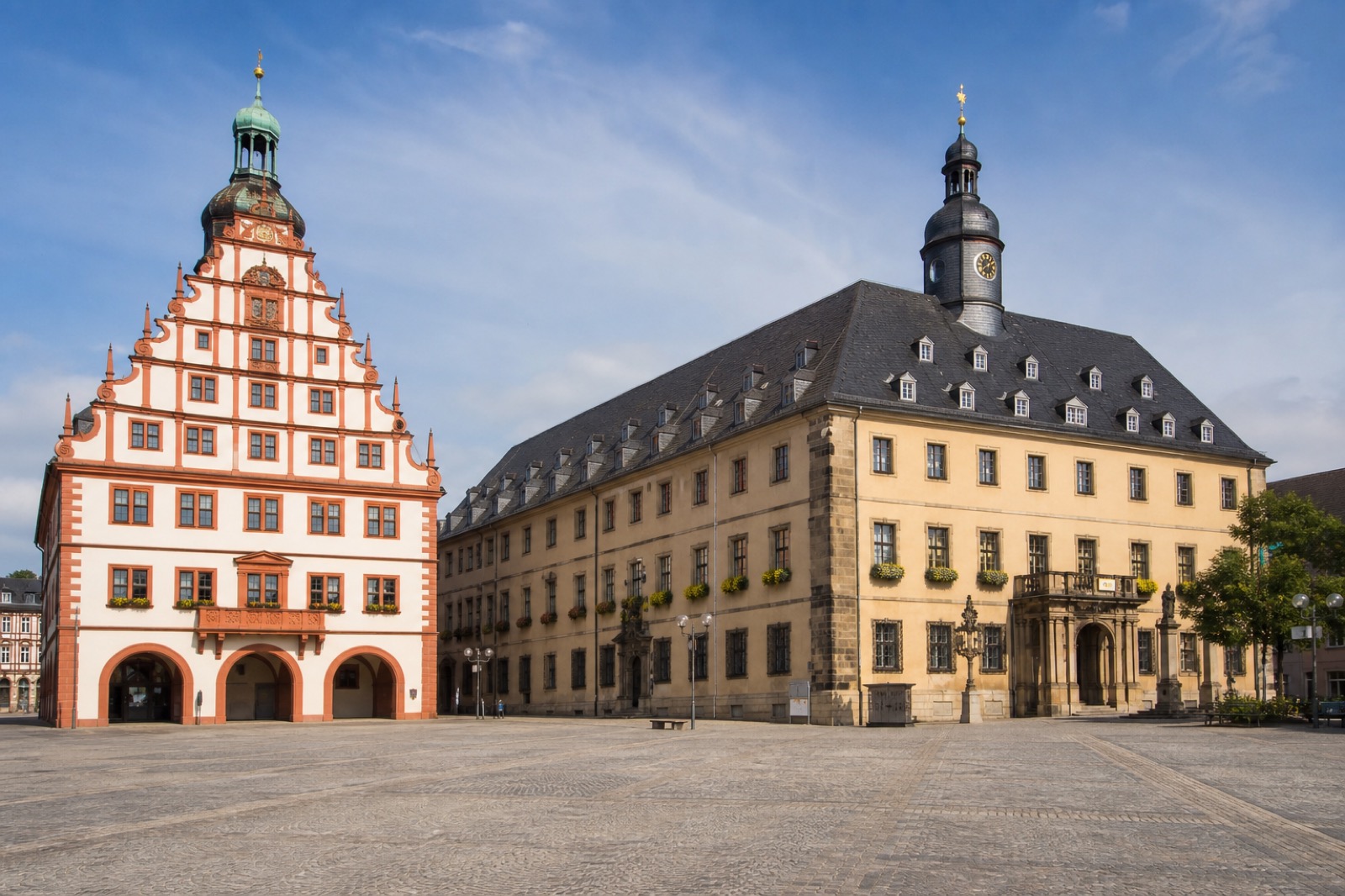 Rathaus Hof – Mülltonnenservice tonns